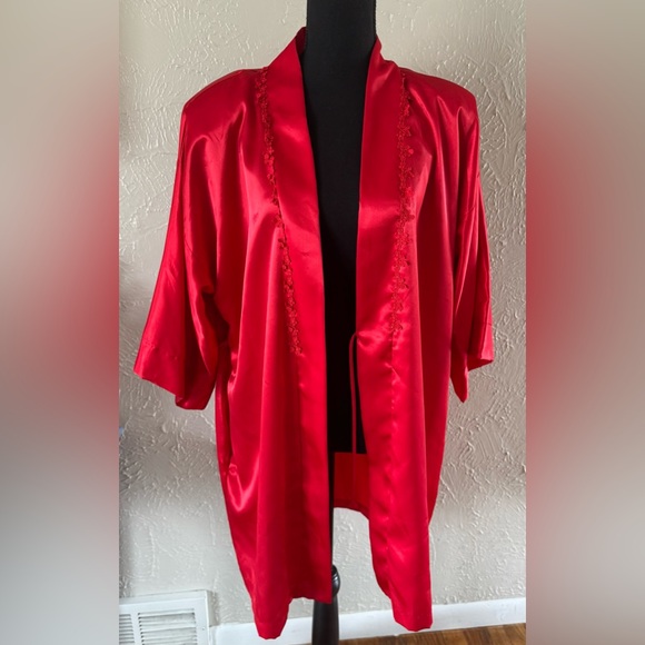 California Dynasty Other - 🔥Vintage Red Hot Silky Robe🔥 ~medium